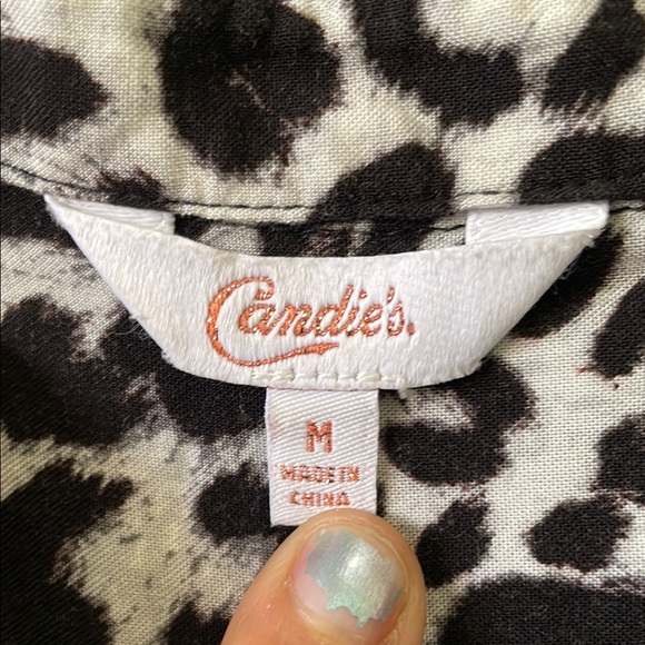 Candie's Black and White Ruched Collar Top - Picture 3 of 6